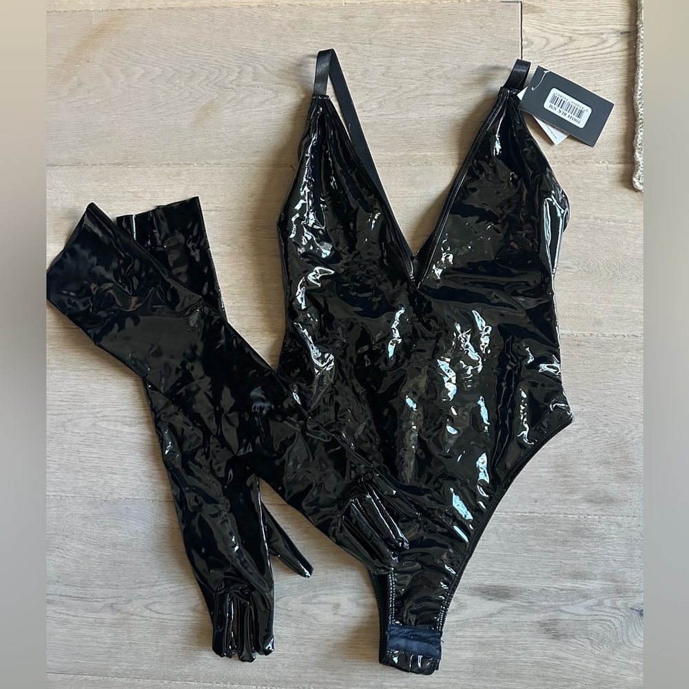 Yandy Latex bodysuit with gloves